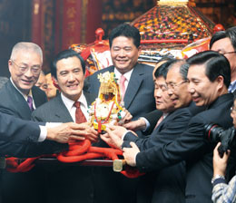 'Yen Ching Piao(well-known underworld figure, former elected politician, and leader of the Dajia Mazu Temple) seen here with Ma Ying Jeou and Wu Den Yih'