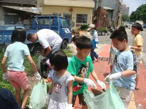 Best Language Center students and teachers doing a community cleanup