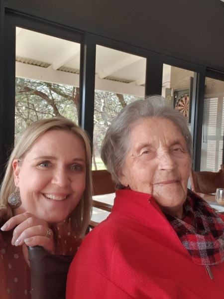 Neighbor and grandmother~98 years old   98歲的奶奶和鄰居